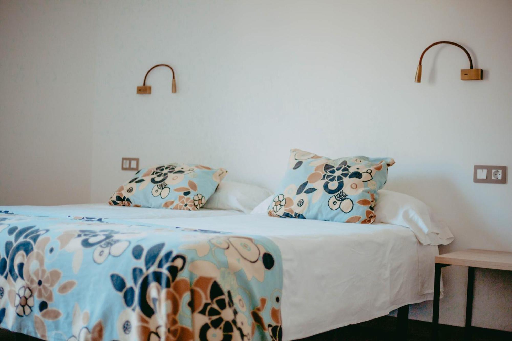 Hostal Restaurant Mussons Vins Poboleda Kültér fotó